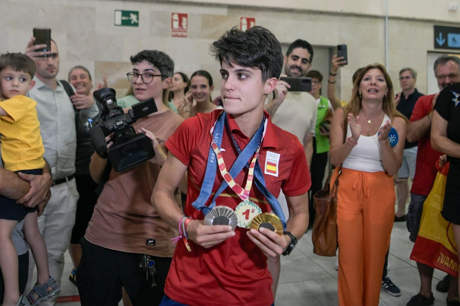 Granada recibe a la campeona María Pérez, en imágenes
