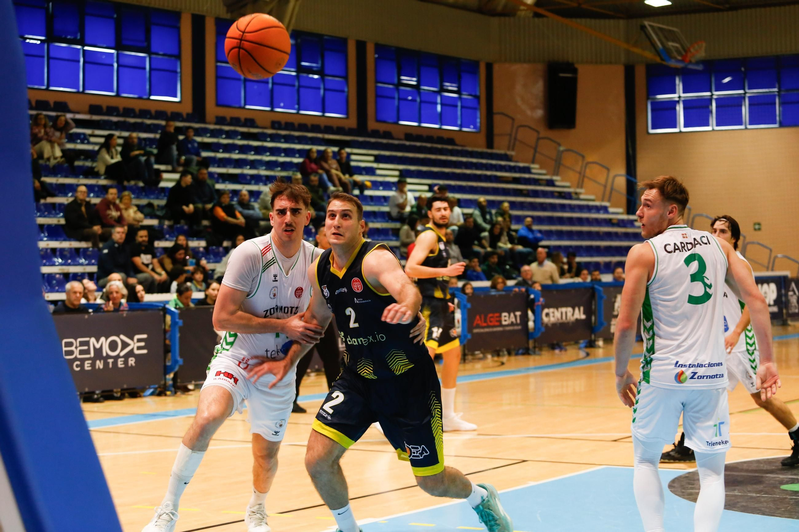 Las fotos del Udea-Zornotza de la Segunda FEB