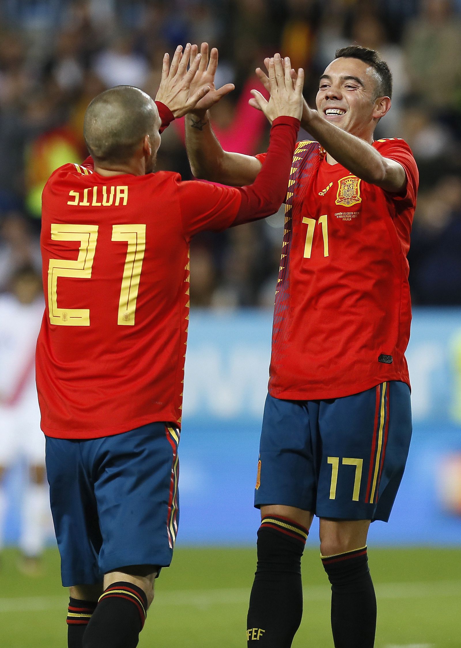 Iago Aspas junto a Silva con la selección española