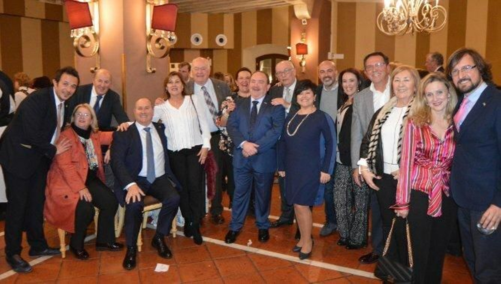 José María González, Pilar Alcina, Emilio Aragón, Manoli Chirino, Esperanza Castaño, Antonio Téllez, Carmelo García, Manolo Navarro, Trini Merino, Fátima Rodríguez,  Leonor Sicre, Luis Núñez, Antonio Ríos y Diego González.