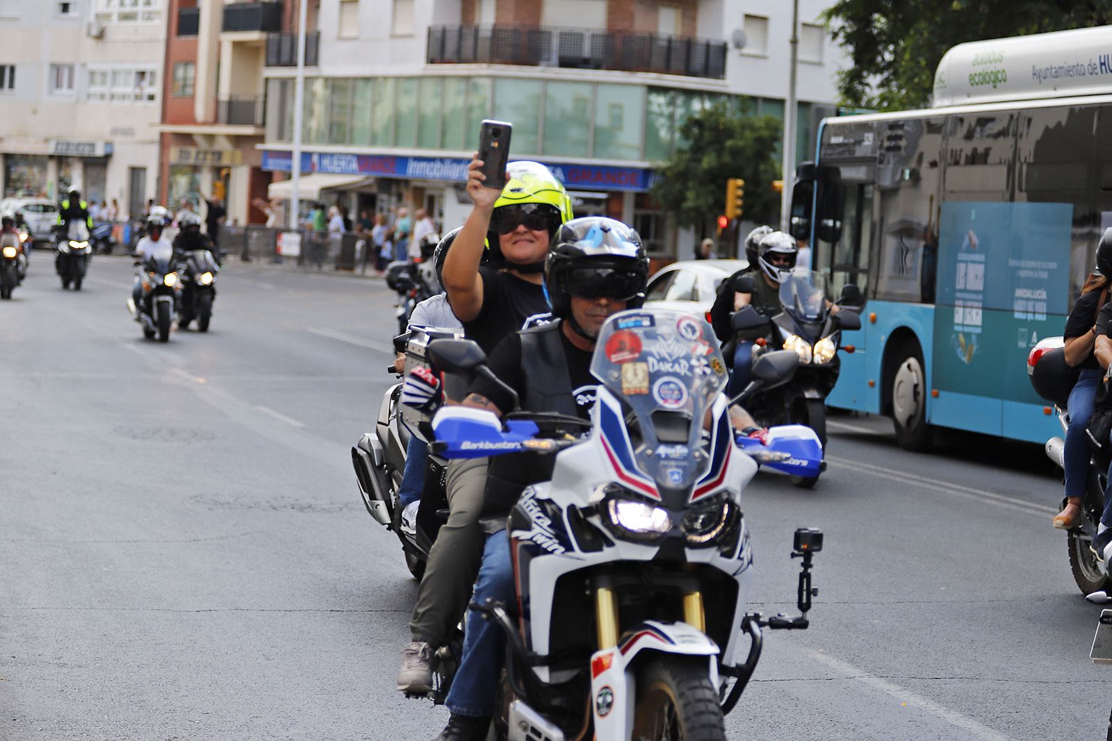 Las motos del club Descubridores toman las calles de Huelva