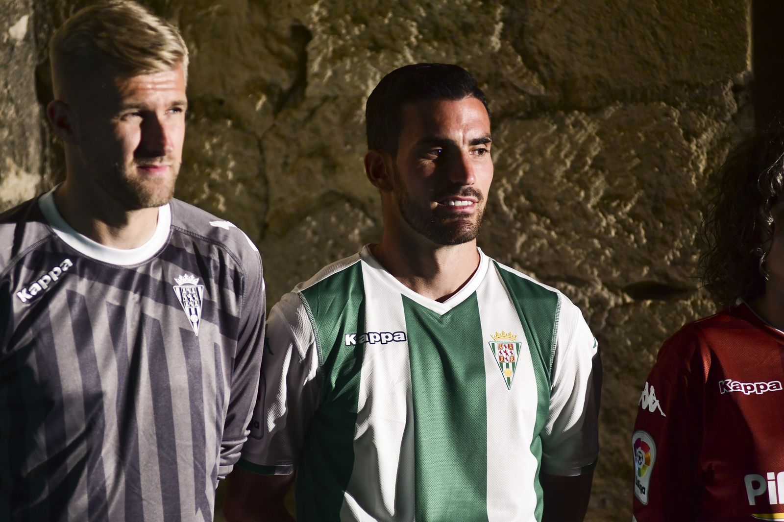 El Córdoba CF presenta sus nuevas camisetas en Medina Azahara
