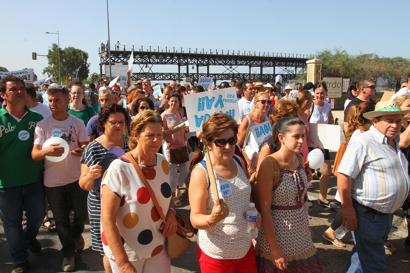 Imágenes de la manifestación para pedir agua y tierra para los regadíos del Condado.