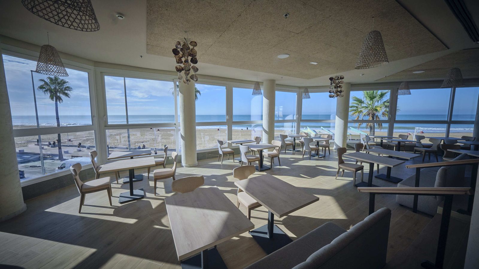 Restaurante del hotel Cádiz Bahía.