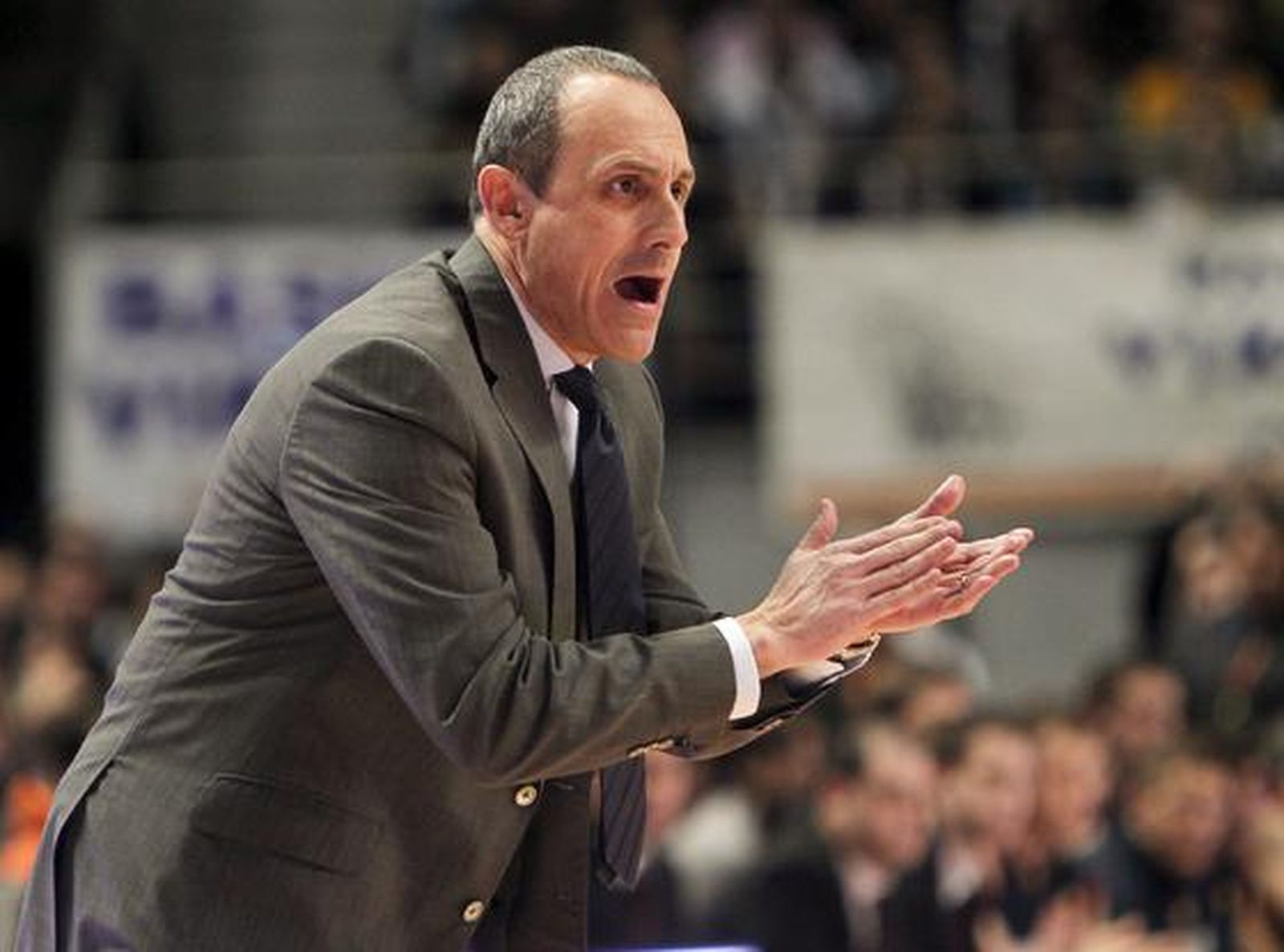 El Barcelona vence en la final de la Copa del Rey ante el Real Madrid por segundo año consecutivo  (68-60). / EFE