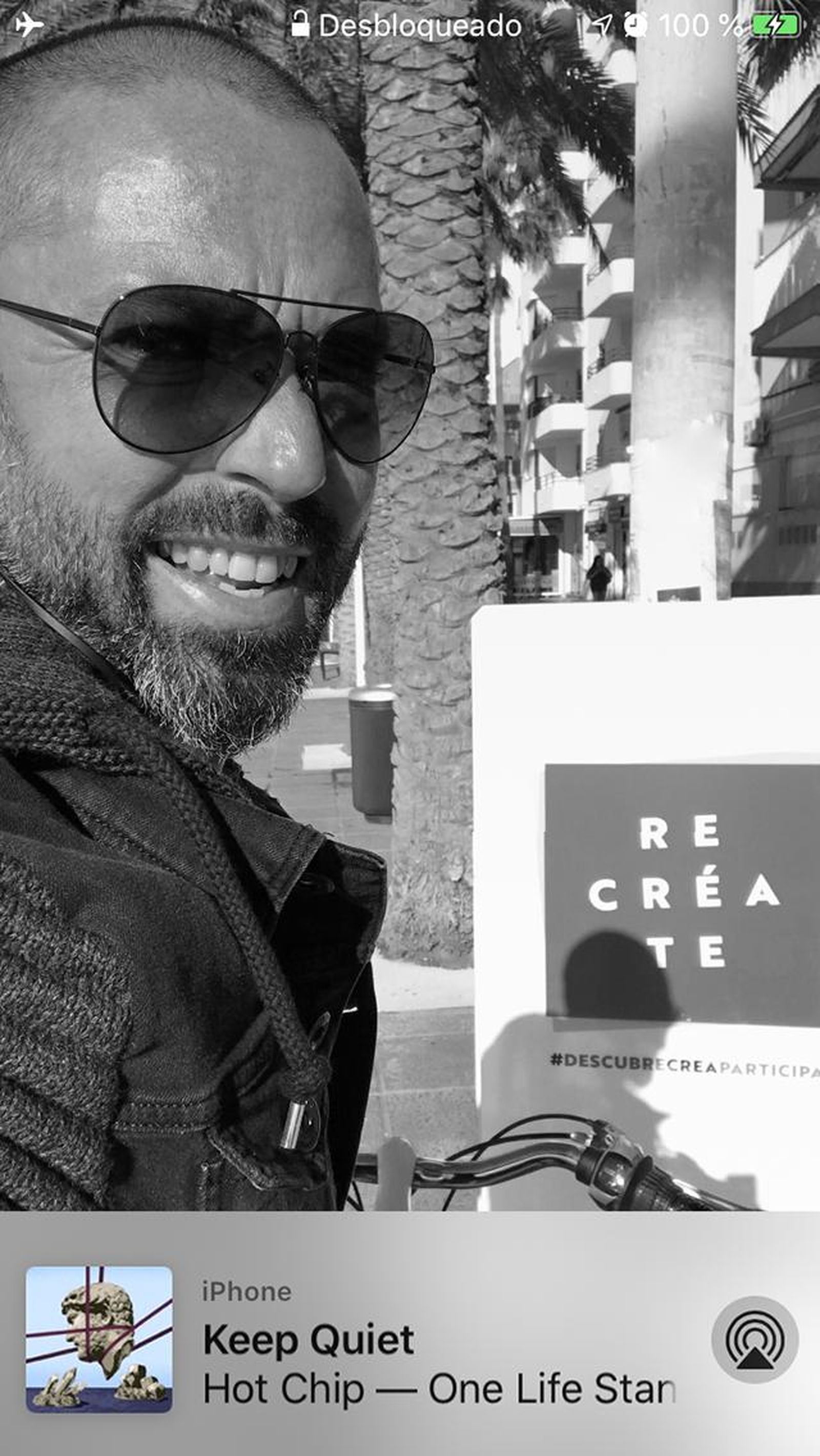 Víctor López, creador de los mosaicos.