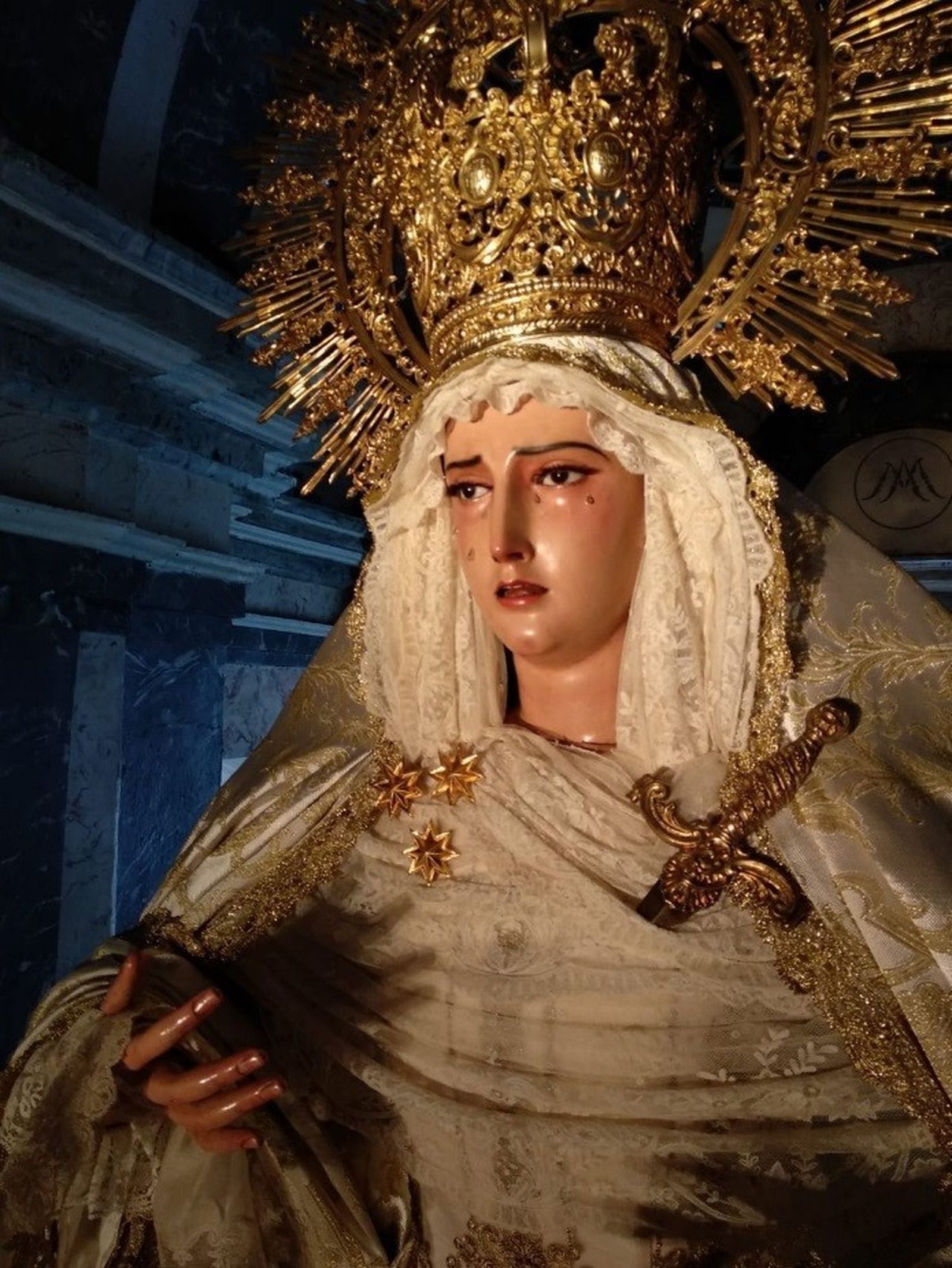 La Virgen del Mayor Dolor de Aracena con los enseres sustraídos.