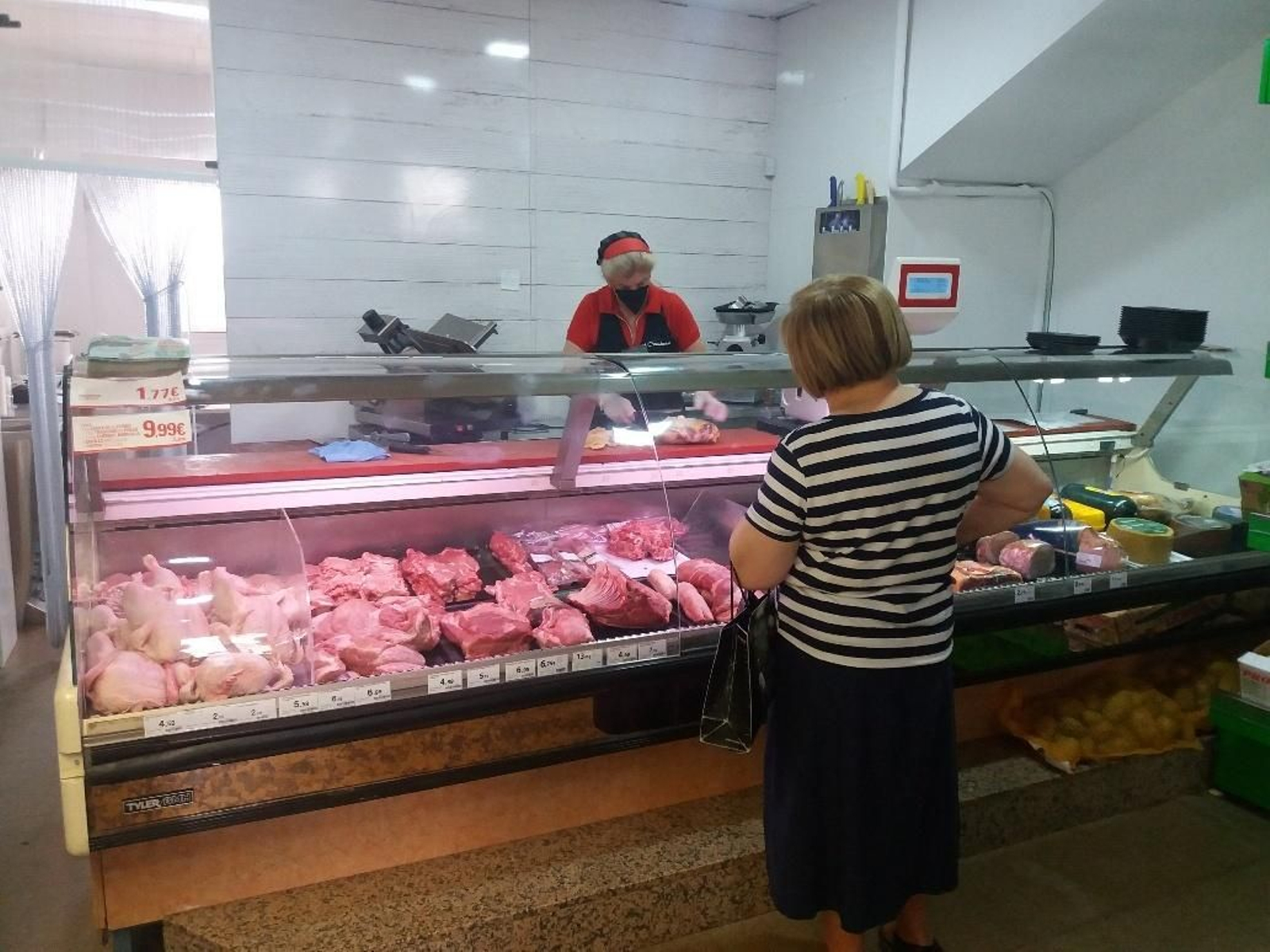 Una imagen del Covirán abierto en la localidad granadina de Dílar.