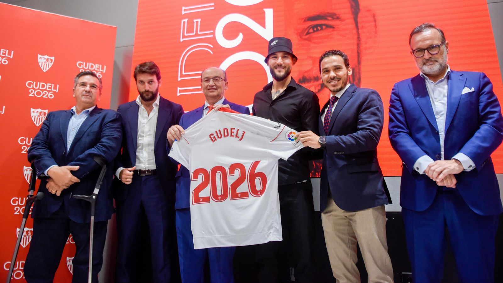 Las imágenes del acto para anunciar la renovacón de Gudelj