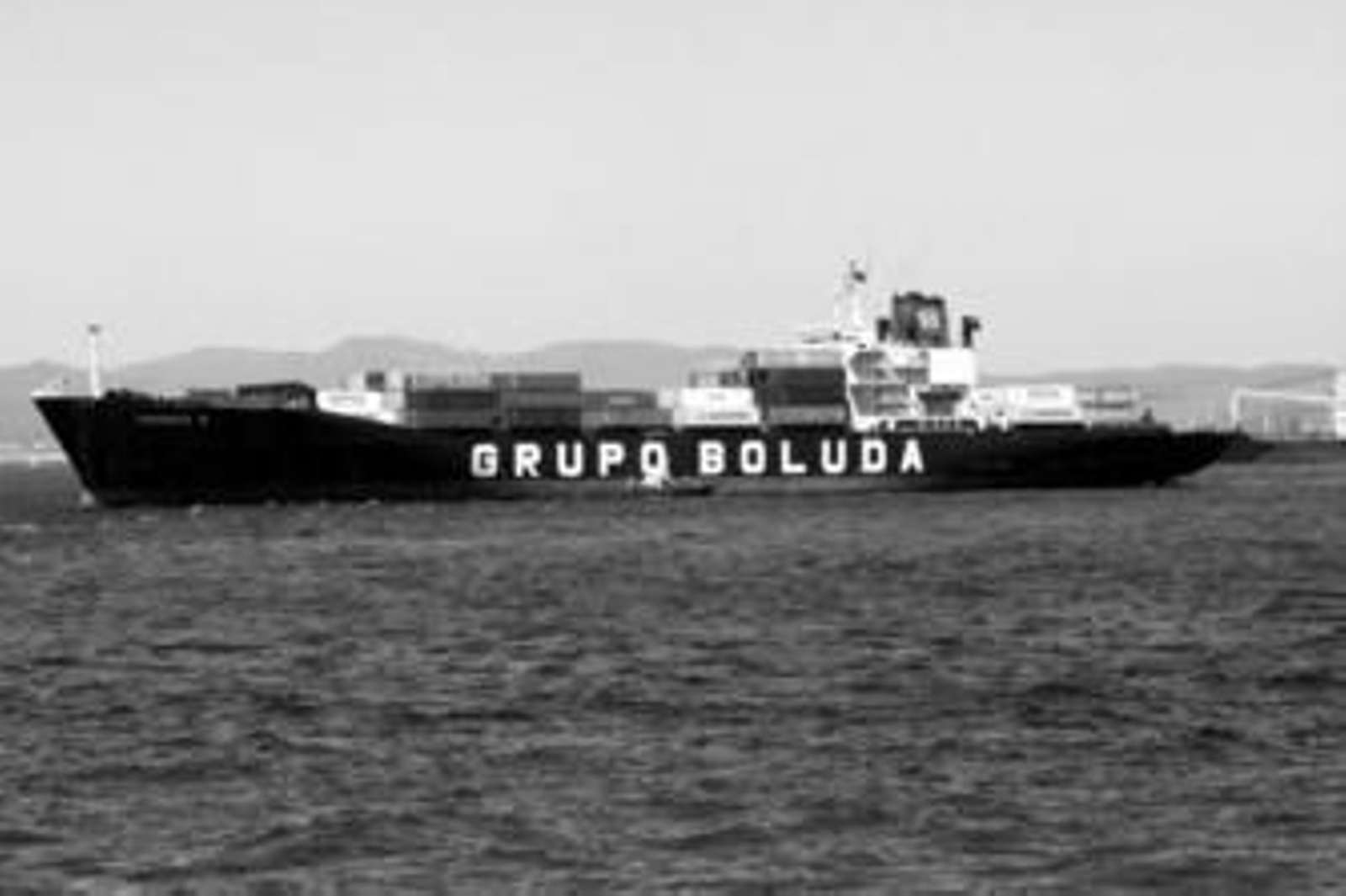 El 'Verónica B', el más afectado tras el accidente, en el puerto de Gibraltar antes de ser trasladado a Algeciras.