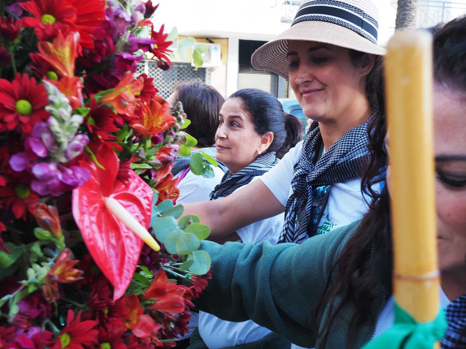 Salida de la Hermandad de Punta Umbría hacia El Rocío.