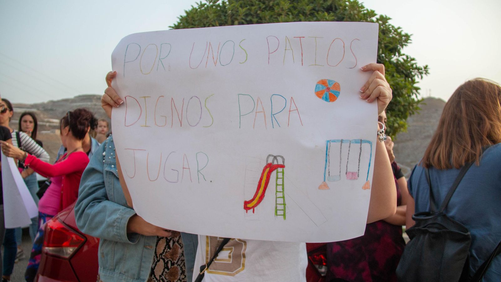 Piden, entre otras cosas, que arreglen los patios