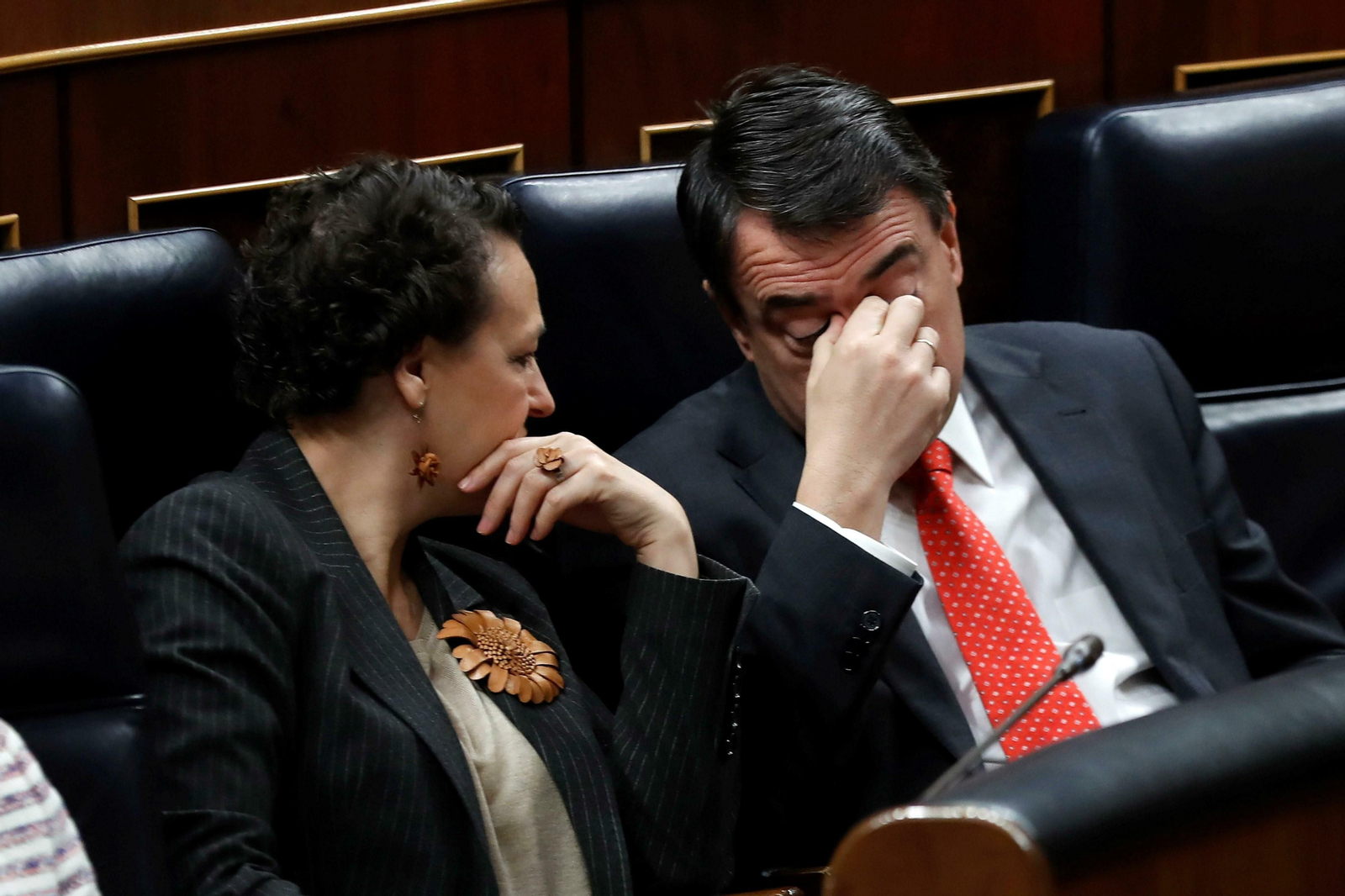 La ministra de Trabajo, Migraciones y Seguridad Social, Magdalena Valerio, conversa con el portavoz del PNV en el Congreso, Aitor Esteban. La ministra de Trabajo, Migraciones y Seguridad Social, Magdalena Valerio, conversa con el portavoz del PNV en el Congreso, Aitor Esteban.