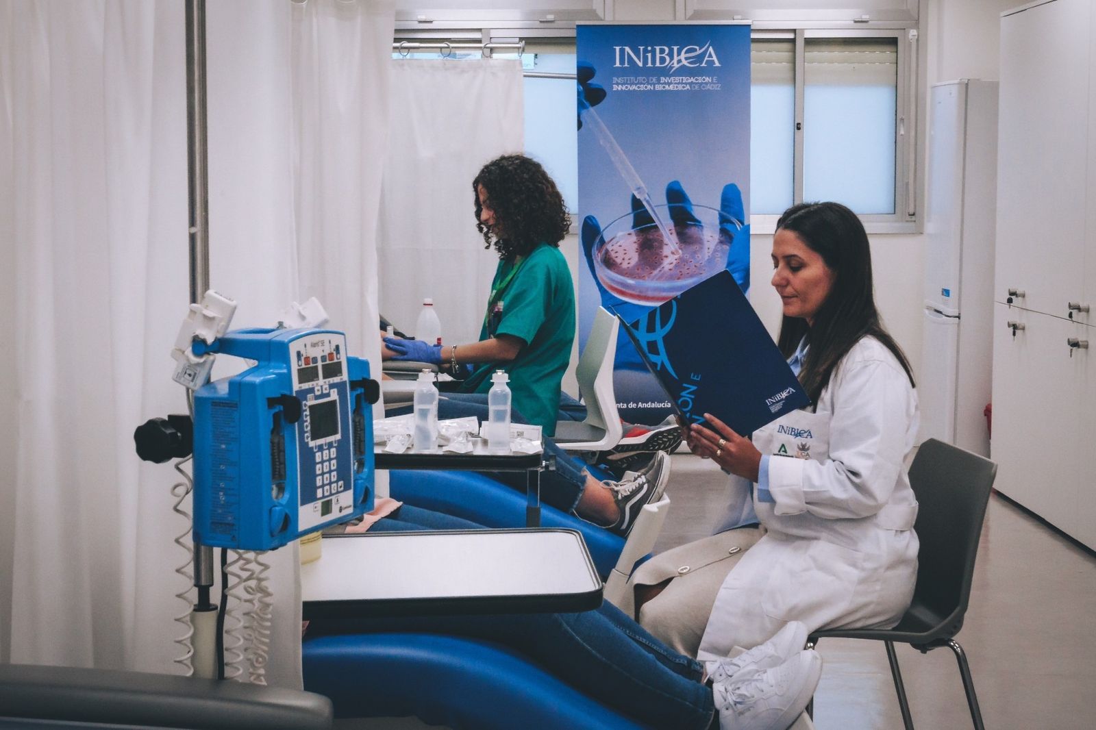 Dos investigadoras del Instituto de Investigación e Innovación Biomédica de Cádiz (INiBICA)