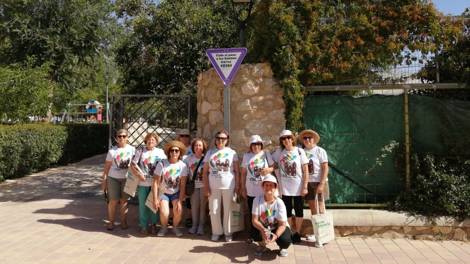 Grupo de mujeres de GRUSE durante el recorrido.