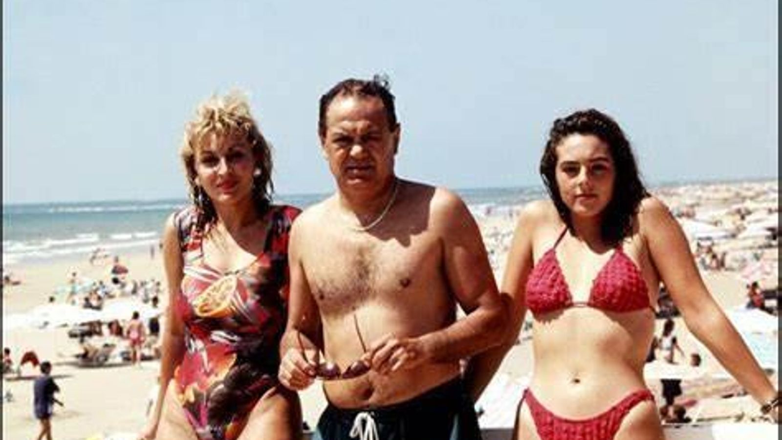 Rocío con su padre, Rocío Carrasco, y la mujer de él por entonces, Raquel Mosquera. Rocío con su padre, Rocío Carrasco, y la mujer de él por entonces, Raquel Mosquera.