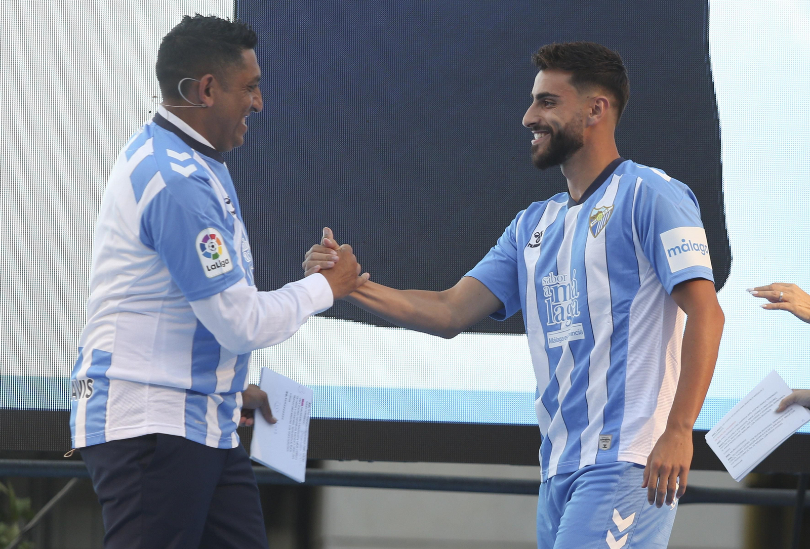 Las camisetas del Málaga CF toman el centro de la ciudad Las camisetas del Málaga CF toman el centro de la ciudad
