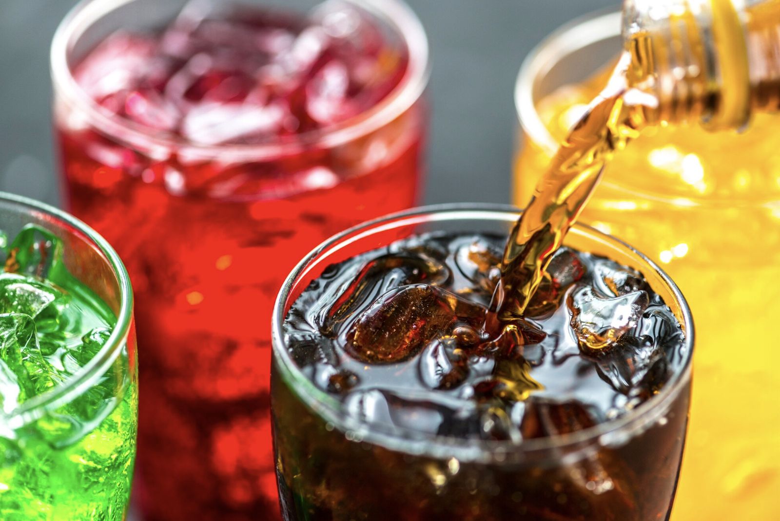 Cerveza 0,0, refresco o zumo: esta es la bebida sin alcohol que más y menos engorda