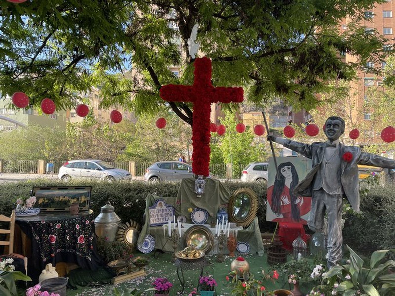 La cruz de Bola de Oro, premio Cervezas Alhambra a la instalación más singular de Granada
