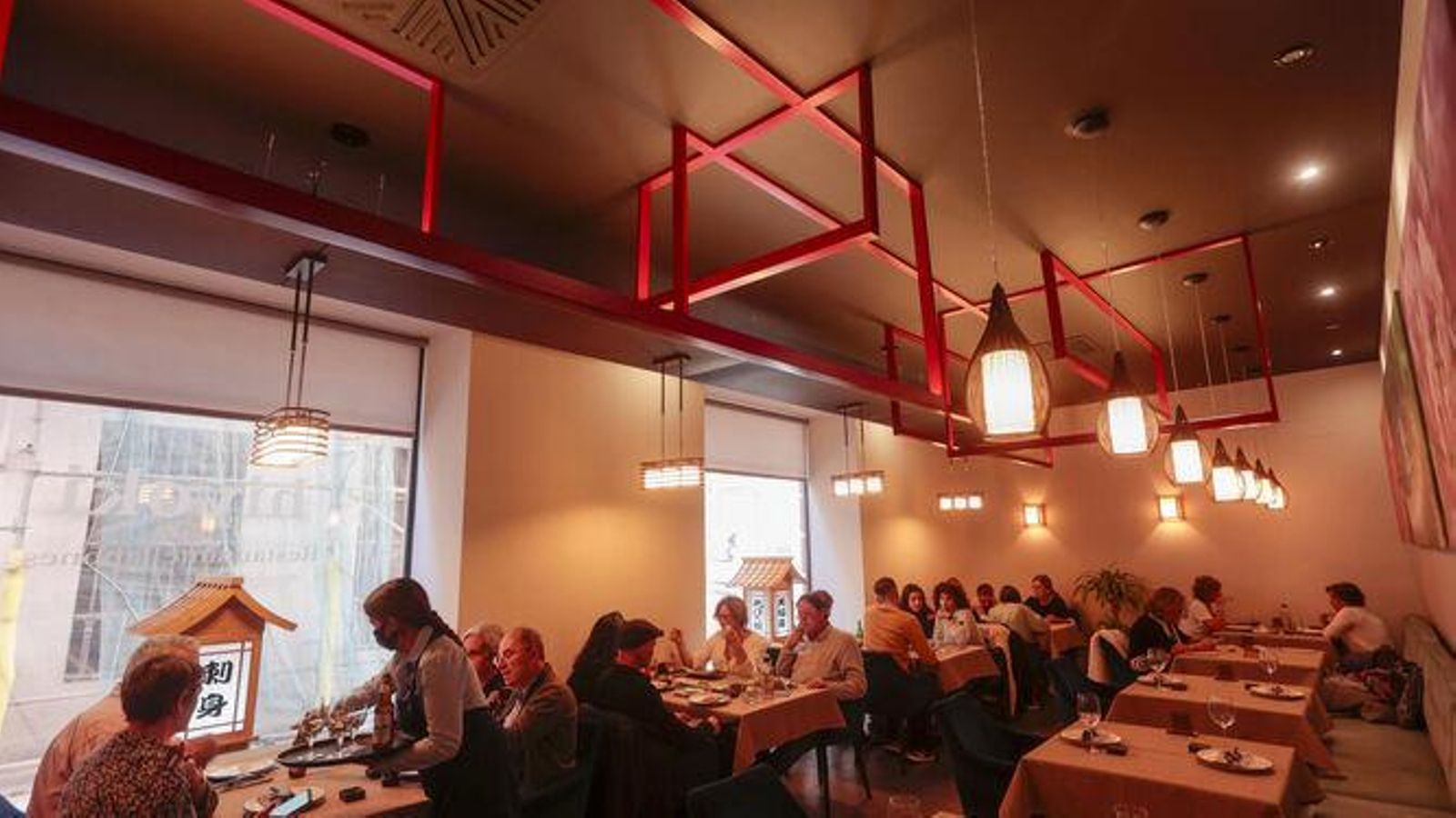 El acogedor salón de Hiyoki, escenario inmejorable para disfrutar de sus exquisitos platos