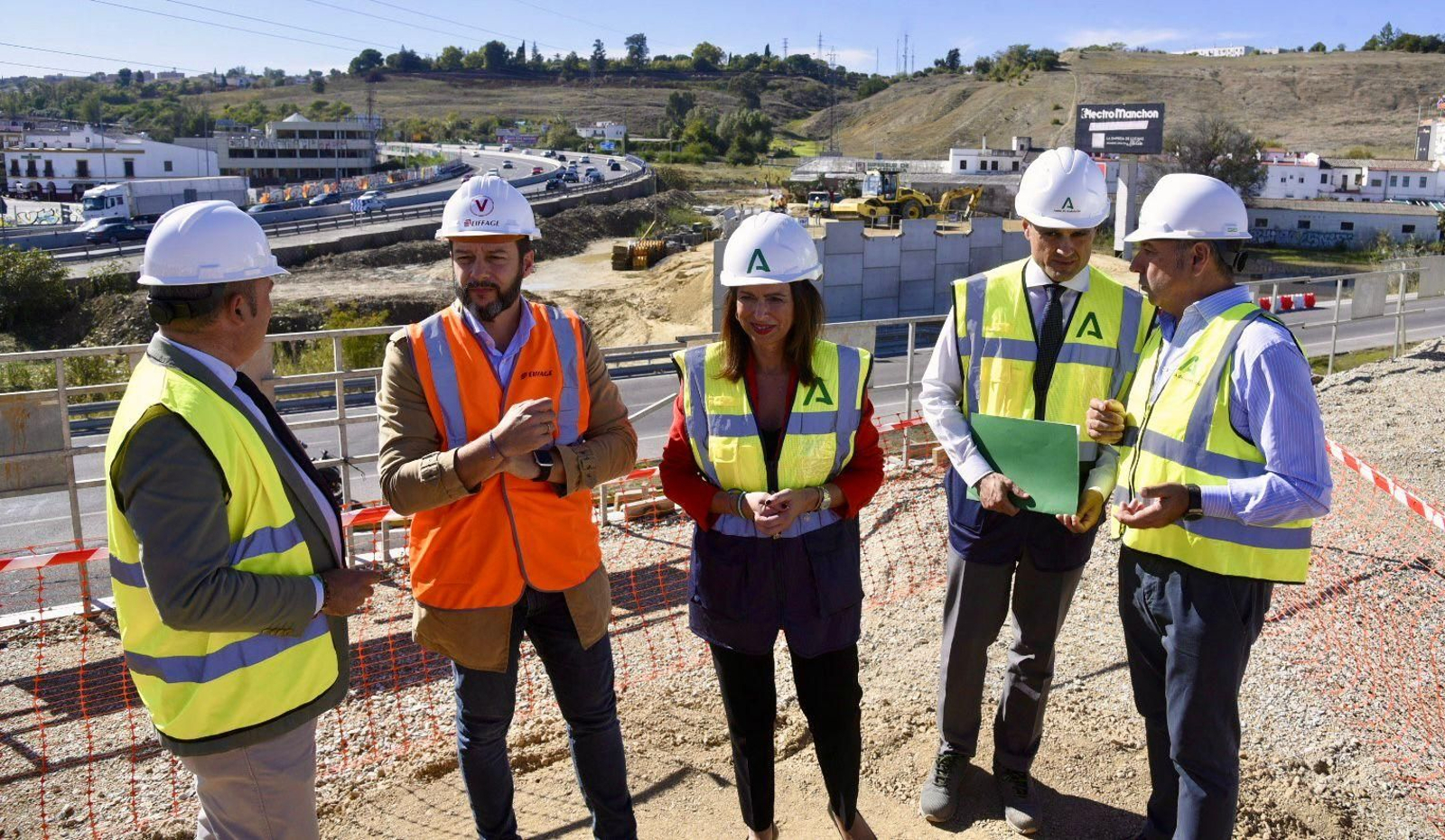 La consejera de Fomento y el alcalde de Camas visitan las obras del carril Bus-VAO de Sevilla a Salteras