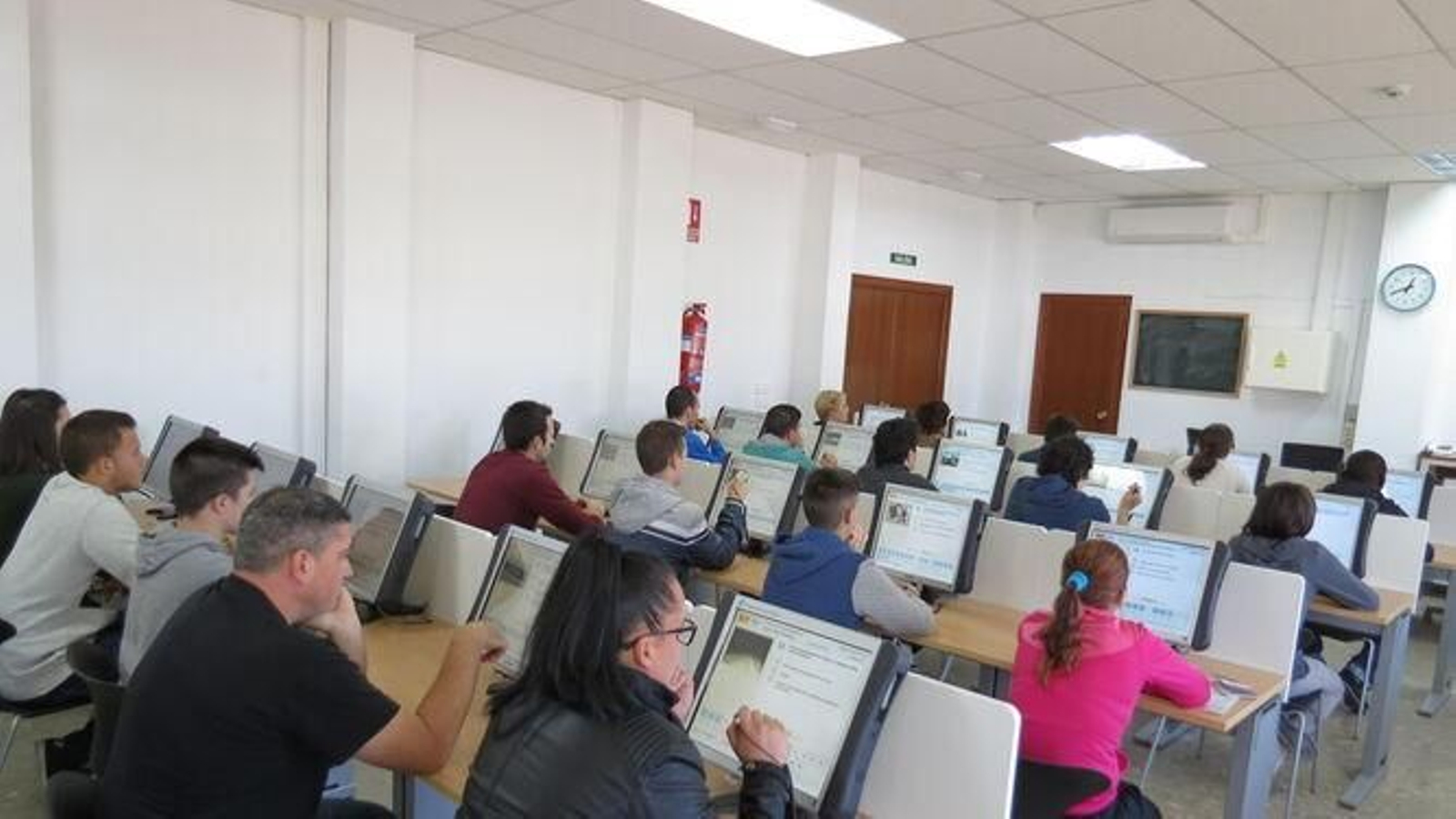 Imagen de archivo en un examen teórico de conducir en la DGT Imagen de archivo en un examen teórico de conducir en la DGT