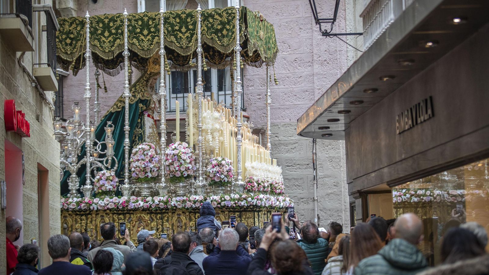 El palio de la Esperanza, de la cofradía del Nazareno del Amor.