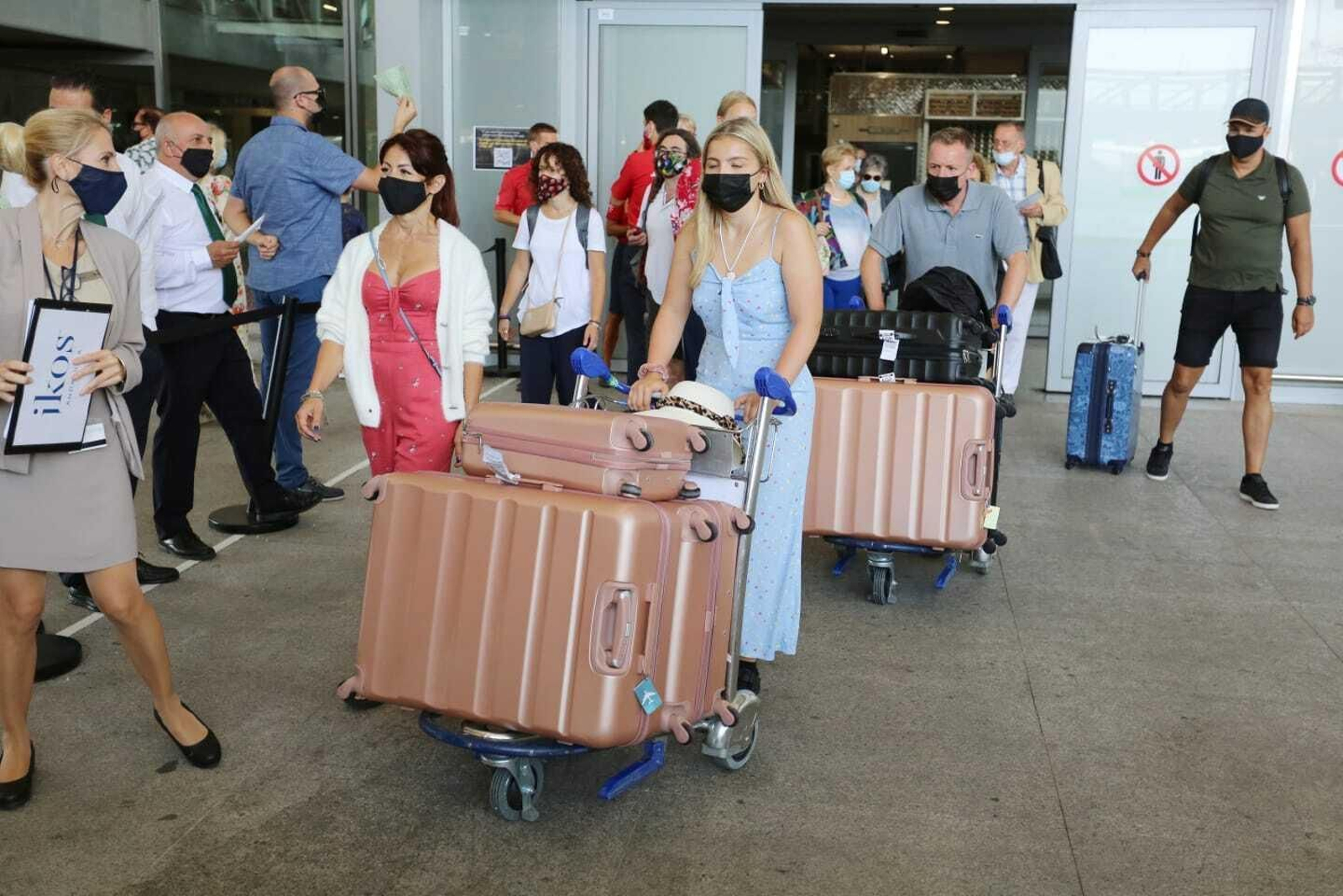 El desembarco de británicos en el aeropuerto de Málaga, en fotos