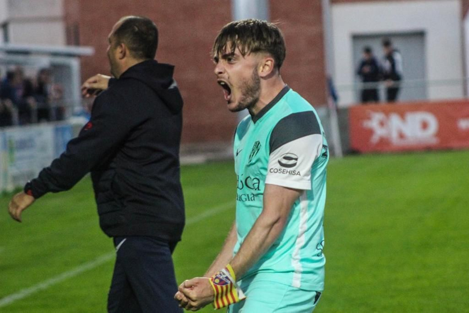 Manu Molina celebra un gol durante un partido. Manu Molina celebra un gol durante un partido.