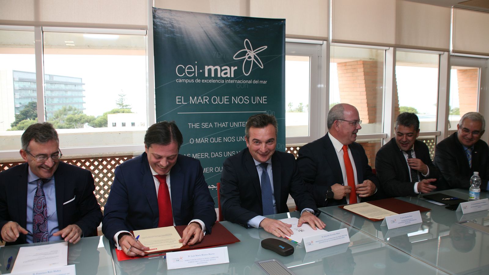 Momento de la firma del acuerdo.