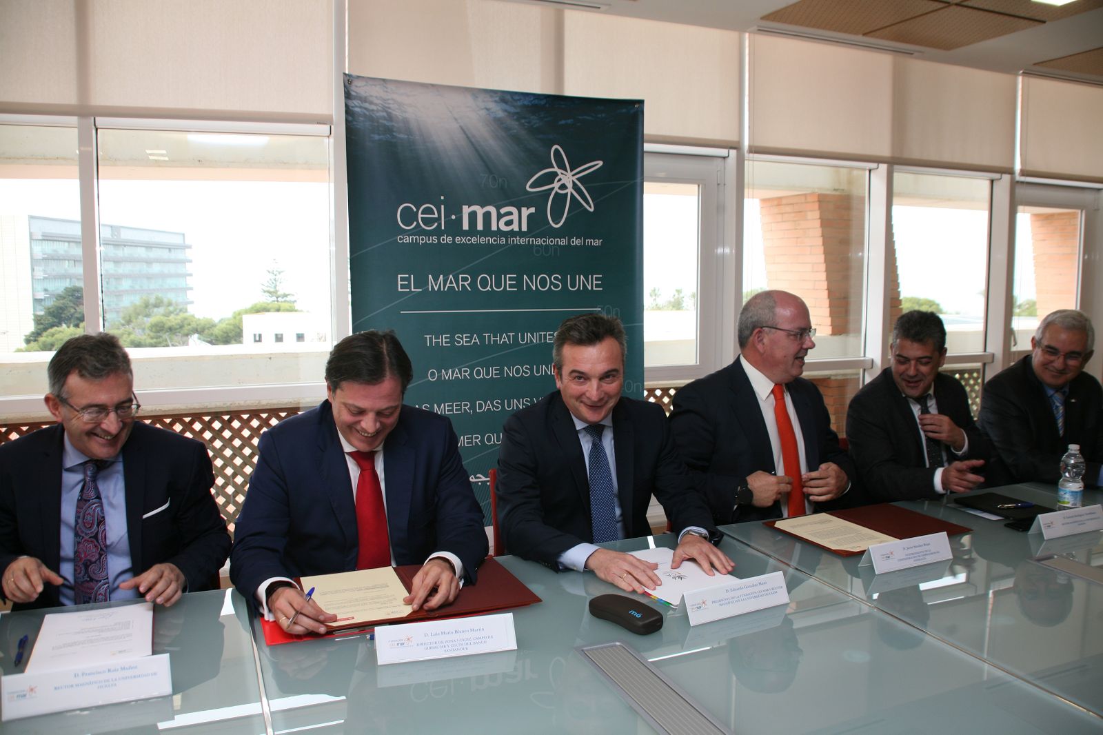 Momento de la firma del acuerdo.