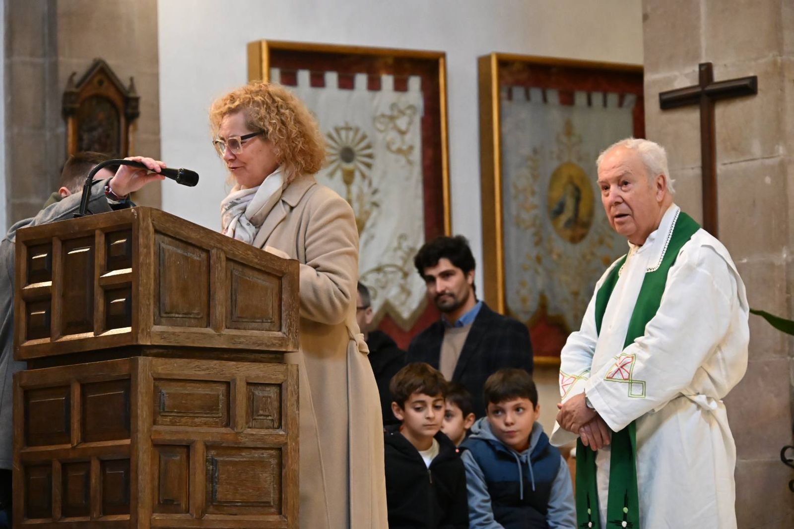 Las imágenes del homenaje de Villa del Río a su párroco emérito, Manuel Tirado Fernández