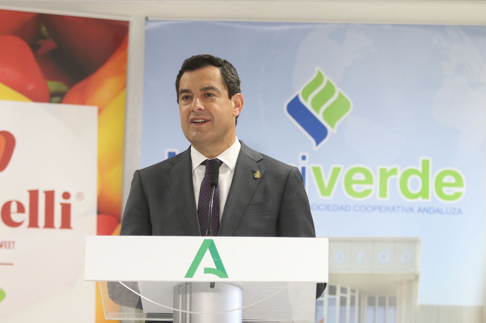 Fotogalería Juanma Moreno visita la cooperativa Murgiverde