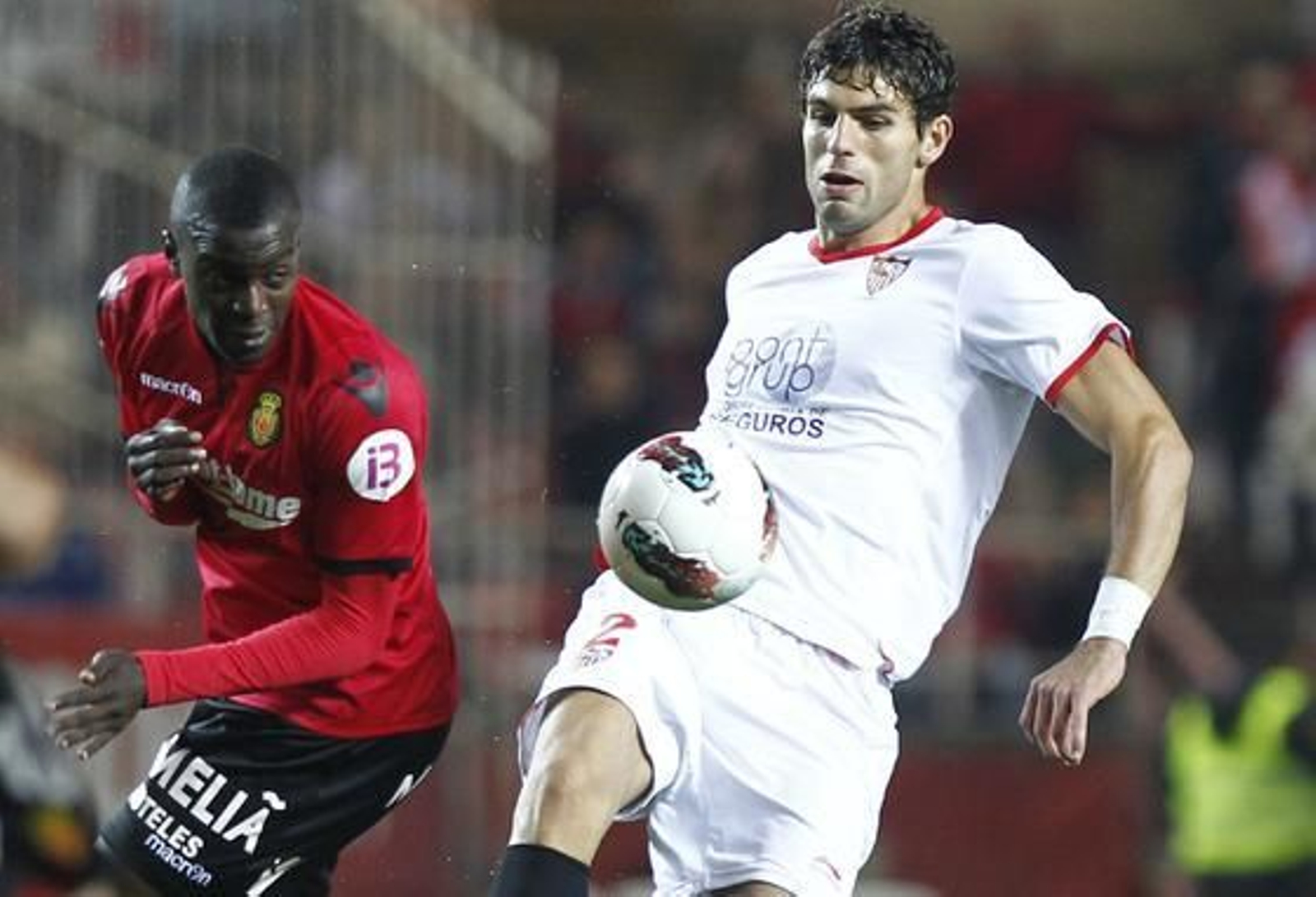 El Sevilla acumula tres victorias consecutivas tras vencer al Mallorca en casa (3-1). / Antonio Pizarro