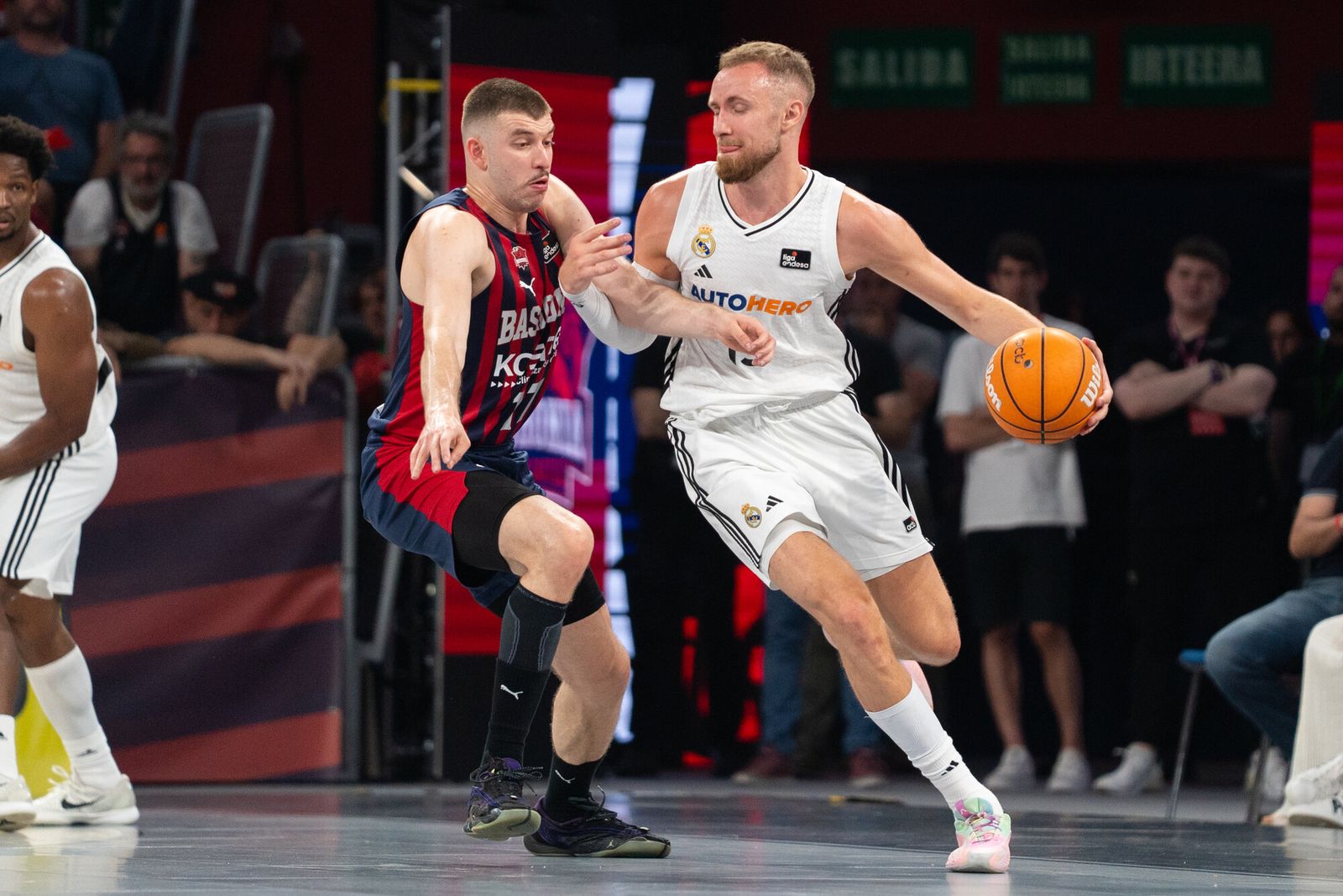 El Madrid tumba al Baskonia y espera a Unicaja o Barcelona en semifinales