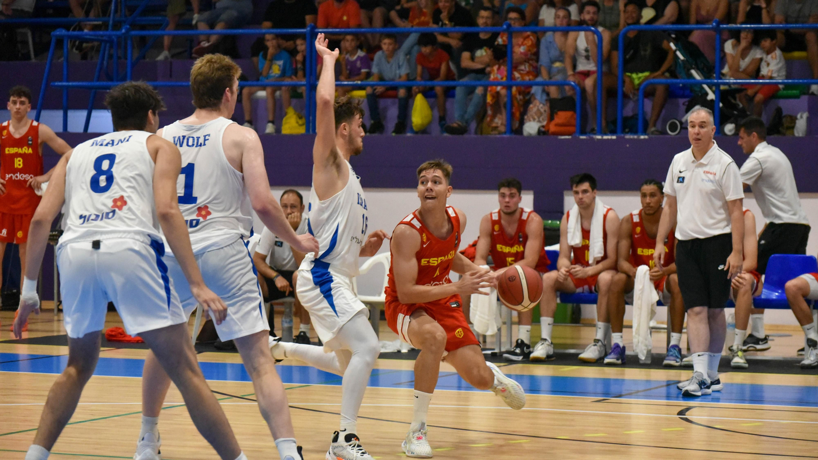 Las fotos de la primera jornada del Torneo Intenacional de Baloncesto U-20 de La Línea