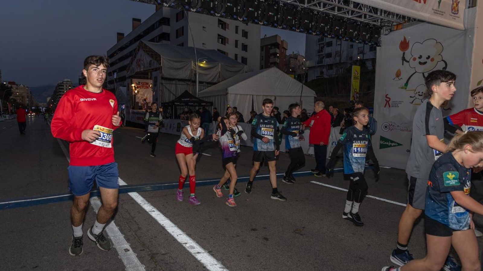En imágenes: más de 1700 participantes en la Carrera Infantil de San Antón