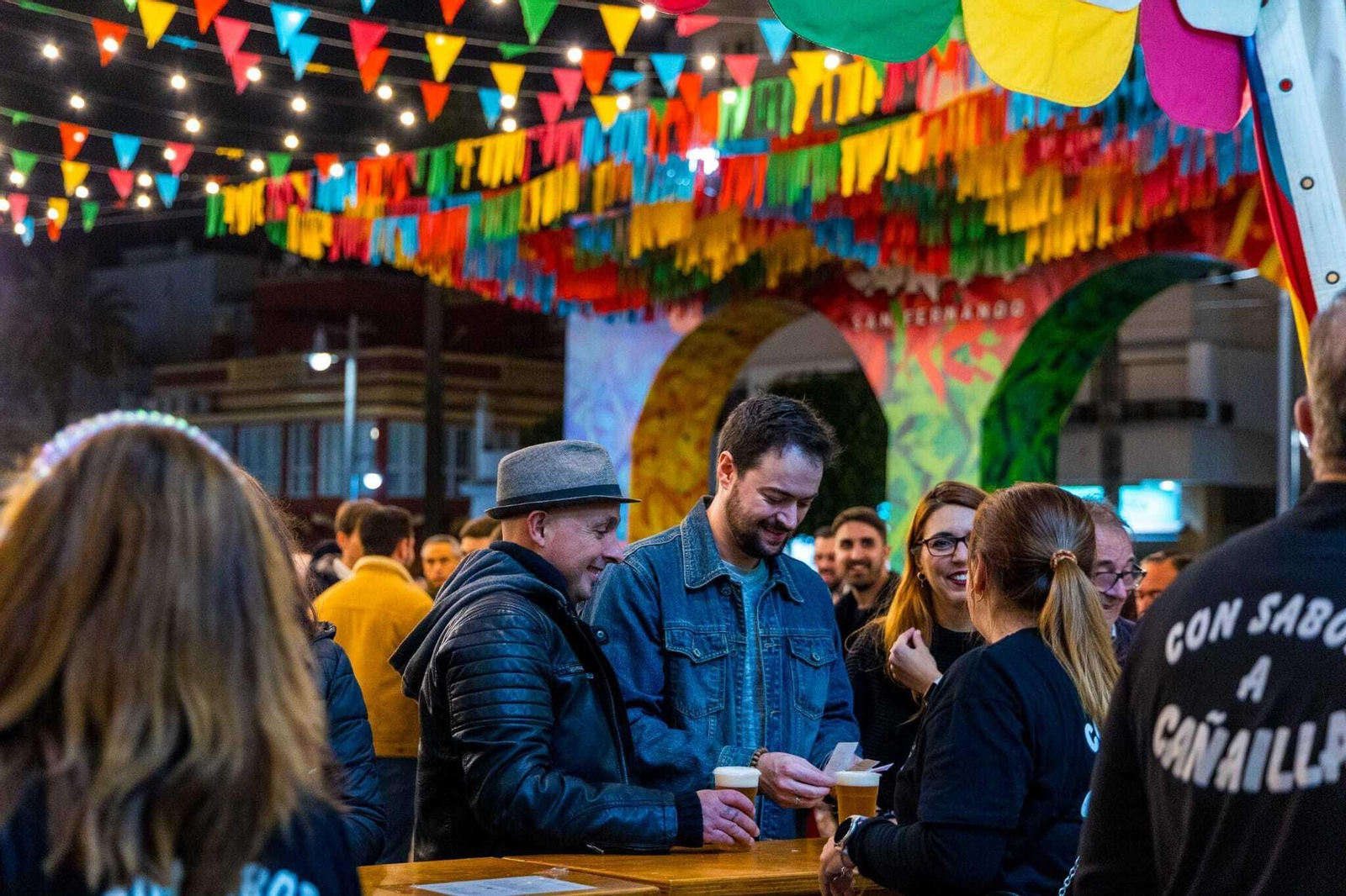 La noche de coros (y otras agrupaciones) en el Carnaval de San Fernando, en imágenes.