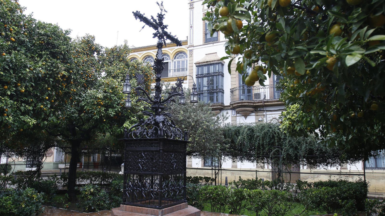 La Plaza de Santa Cruz, una de las más transitadas por los turistas.