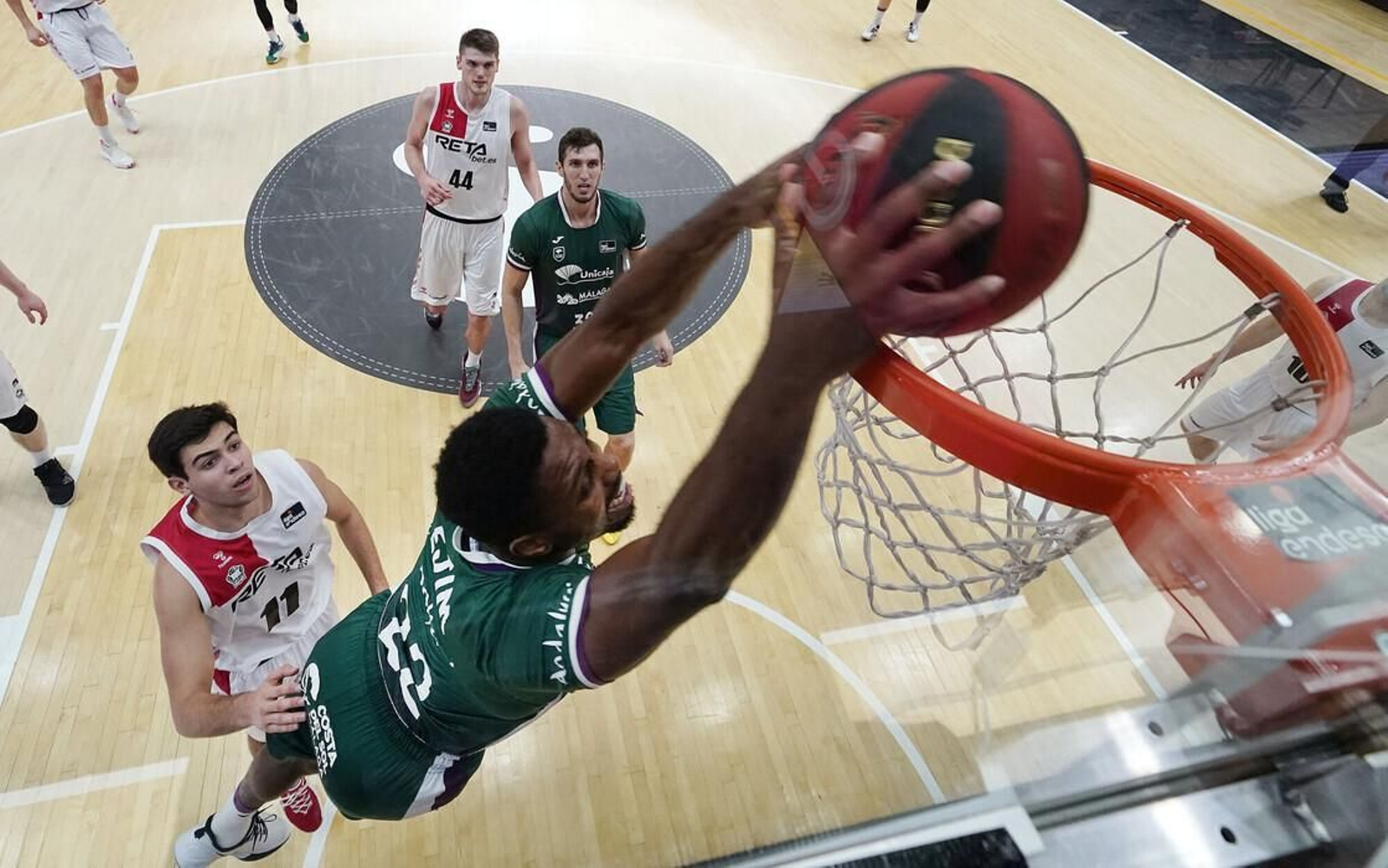 Melvin Ejim machaba ante el Bilbao.
