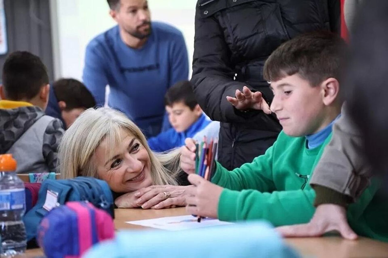 Un momento de la visita de la consejera de Desarrollo Educativo, Patricia del Pozo, al colegio Maestra Caridad Ruiz de La Algaida, en Sanlúcar.