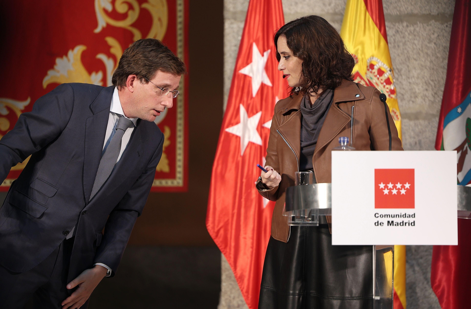 El alcalde de Madrid, José Luis Martínez-Almeida, y la presidenta regional, Isabel Díaz Ayuso, este martes en la Casa de Correos.