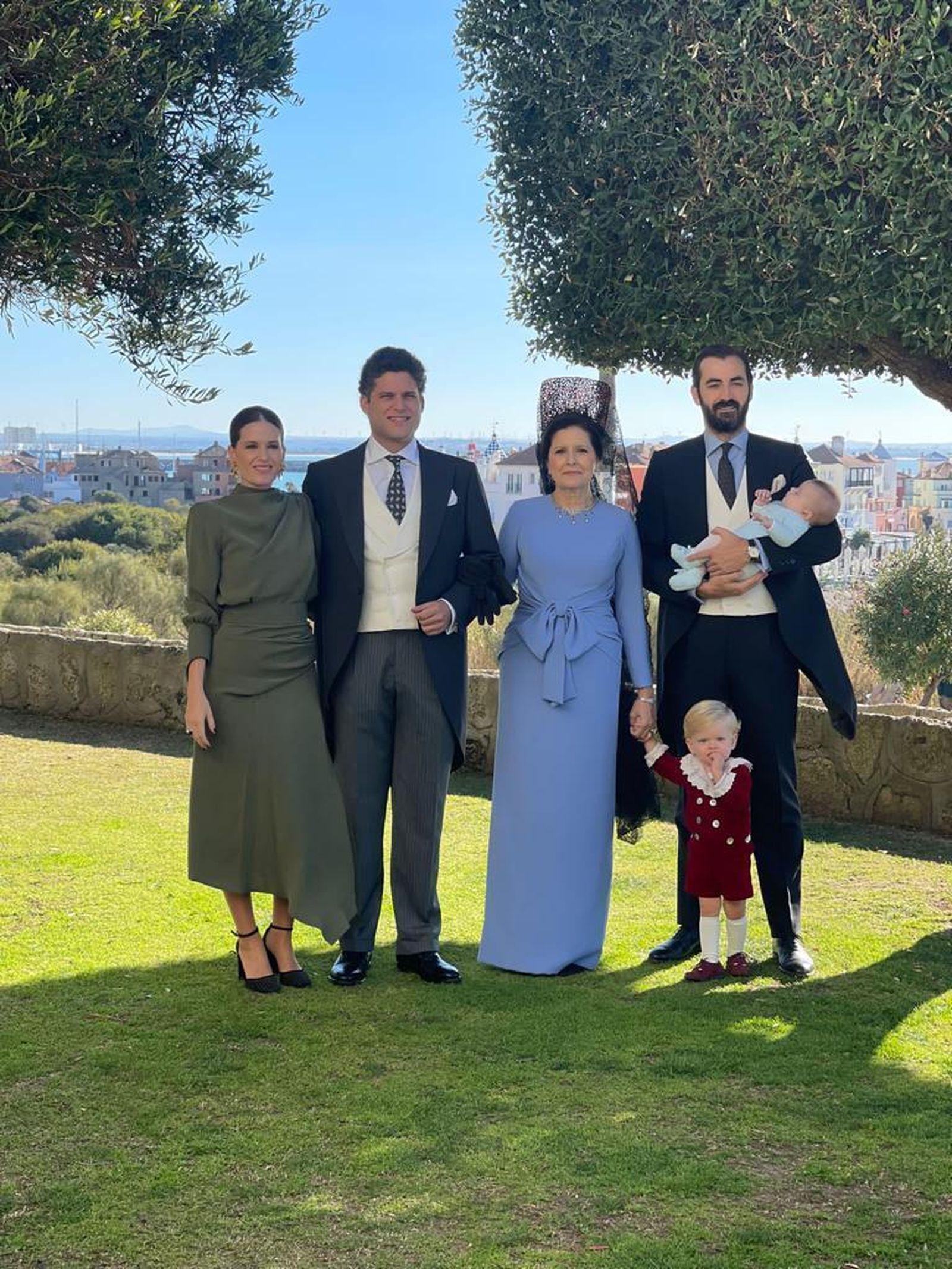 Marta Ollero Ruiz-Gollury, Javier Ollero, Marta Ruiz-Gollury de Gregorio y Gonzalo Sainz de los Terreros con los benjamines de la familia.