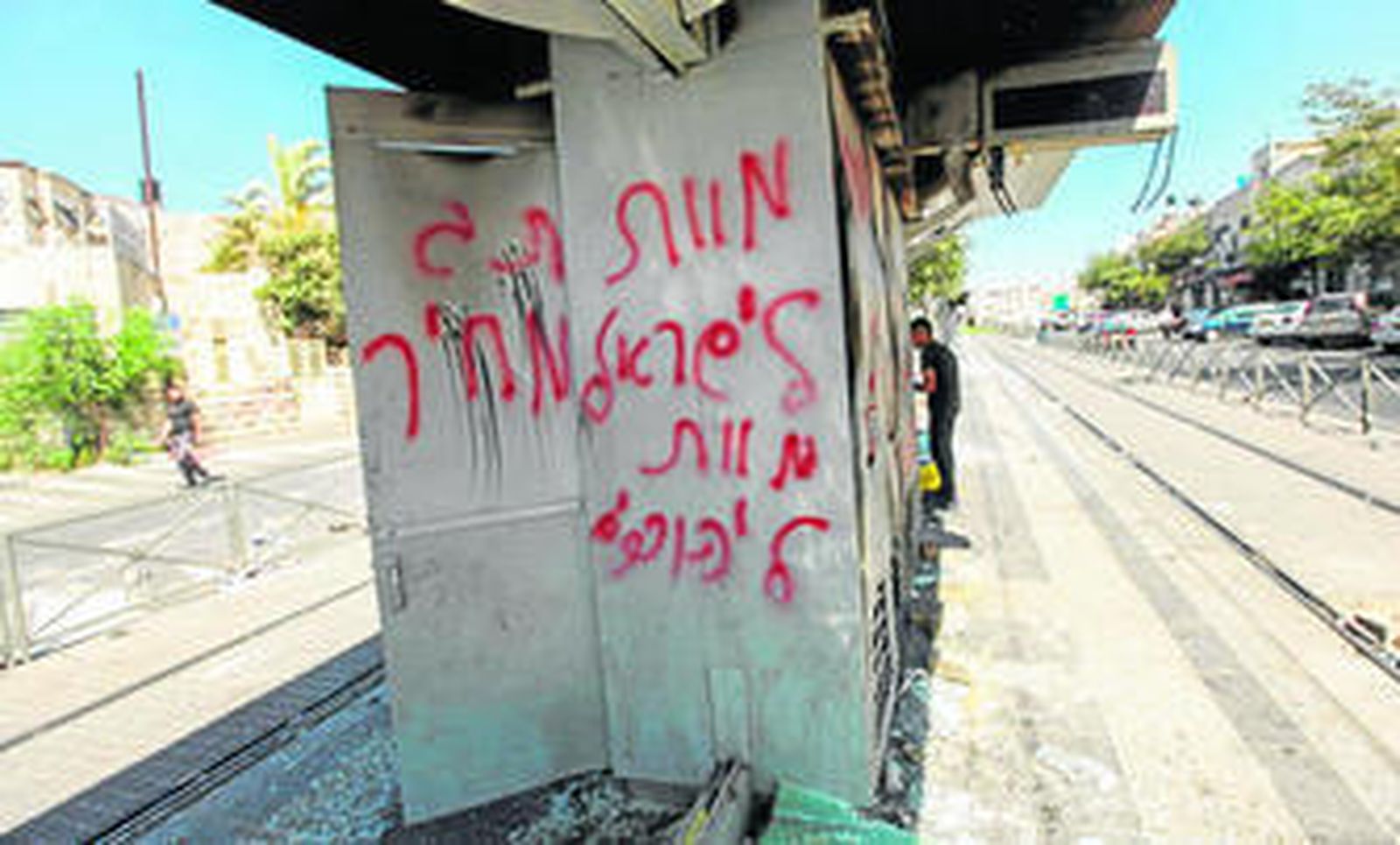 Pintadas con "Muerte a los israelíes, muerte a los judíos", en el barrio de Jerusalén donde vivía el joven palestino.