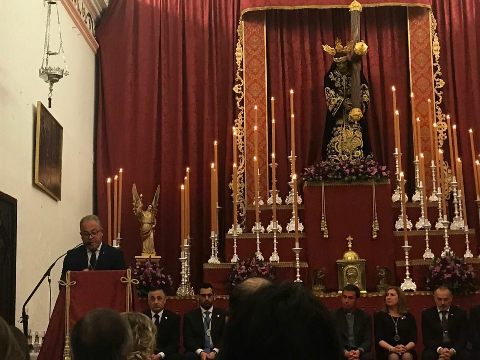 Pedro Jesús Álvarez Rodríguez, ante Nuestro Padre Jesús, durante el pregón. Pedro Jesús Álvarez Rodríguez, ante Nuestro Padre Jesús, durante el pregón.