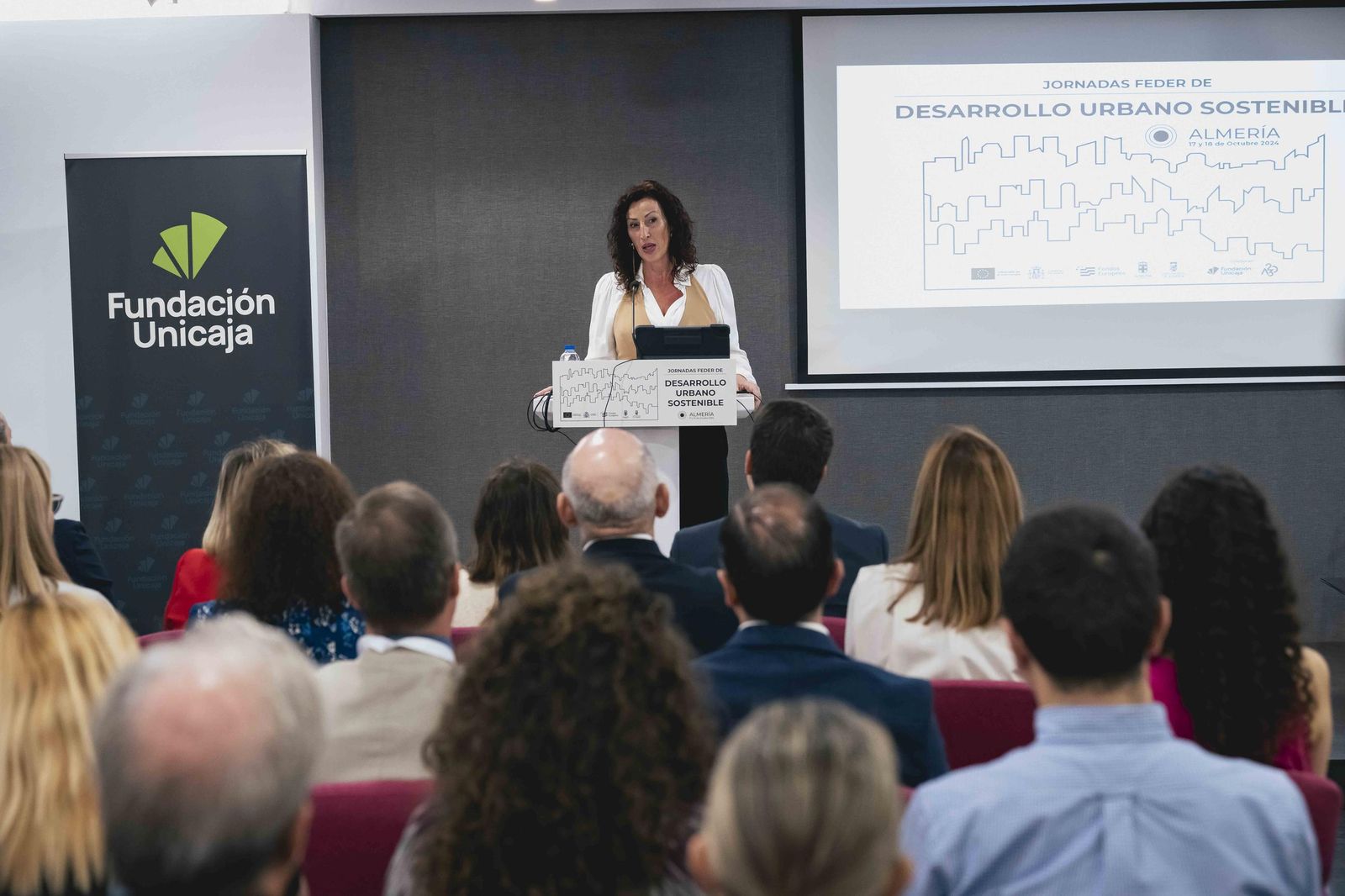 La alcaldesa de Almería, en la inauguración de las jornadas