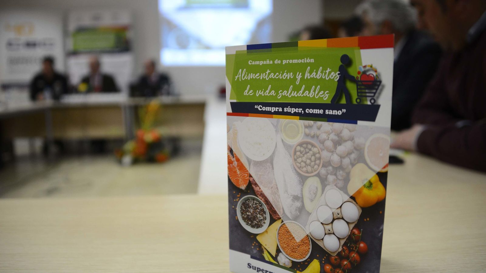 Folleto de la campaña "Compra súper, come sano" lanzada por la patronal andaluza de supermercados Folleto de la campaña "Compra súper, come sano" lanzada por la patronal andaluza de supermercados