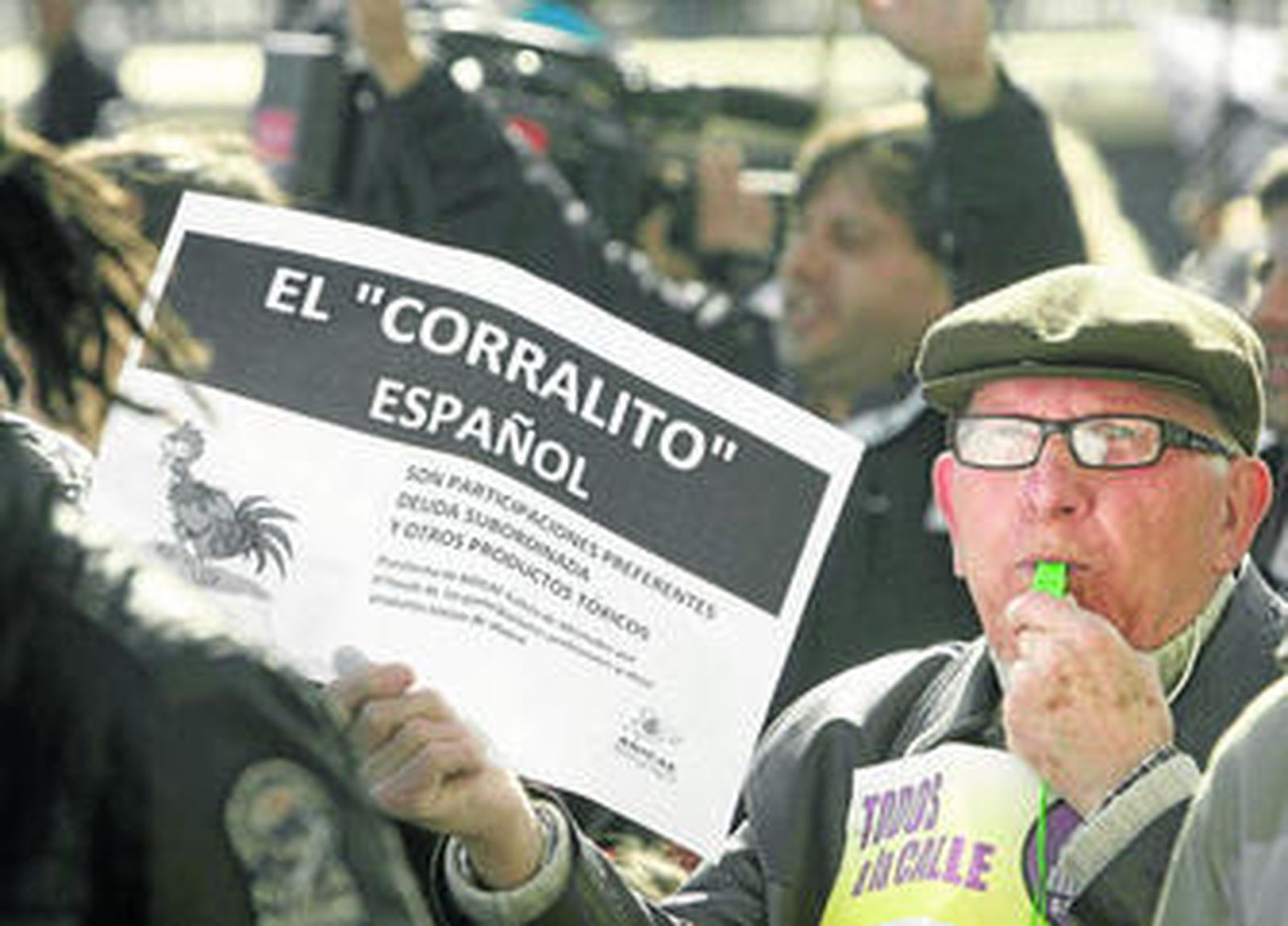 "Llevo once meses en paro y se han llevado lo único que tenía"El drama onubense de las participaciones preferentes "Me han robado la memoria de mi abuela, no pararé hasta recuperarla""Los que antes me daban un trato VIP, ahora no me miran""Han negociado d