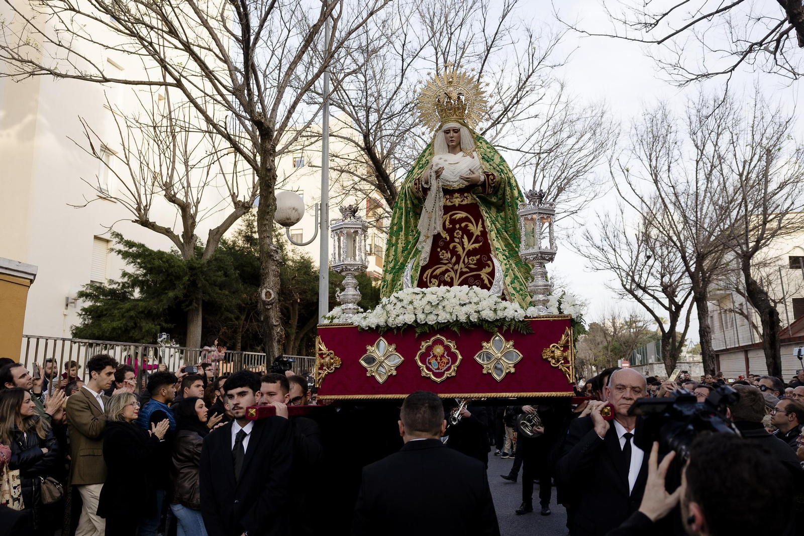 Las imágenes del traslado de la cofradía del Huerto a la iglesia de Santa Catalina