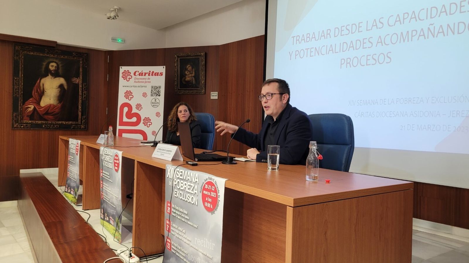 Mila Díaz, coordinadora general de Cáritas Diocesana, junto a Francisco Lorenzo, director de Acción Social de Cáritas Española.